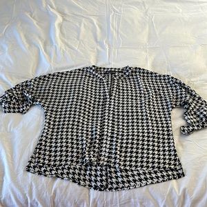 New York & Company black and white houndstooth blouse size medium petite